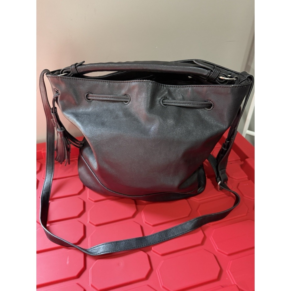 Forever 21 Black Bucket Bag Two Straps BOHO Chic Minimalist Vintage Quiet Luxury